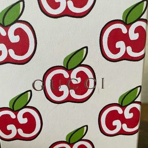 Gucci authentic empty wallet gift box